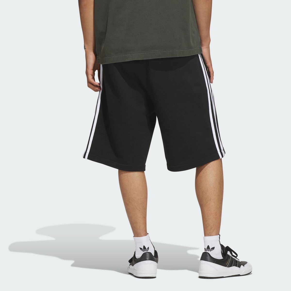 아디다스(ADIDAS) 스케이트보딩 x 타이숀 트랙 쇼츠 KR9472