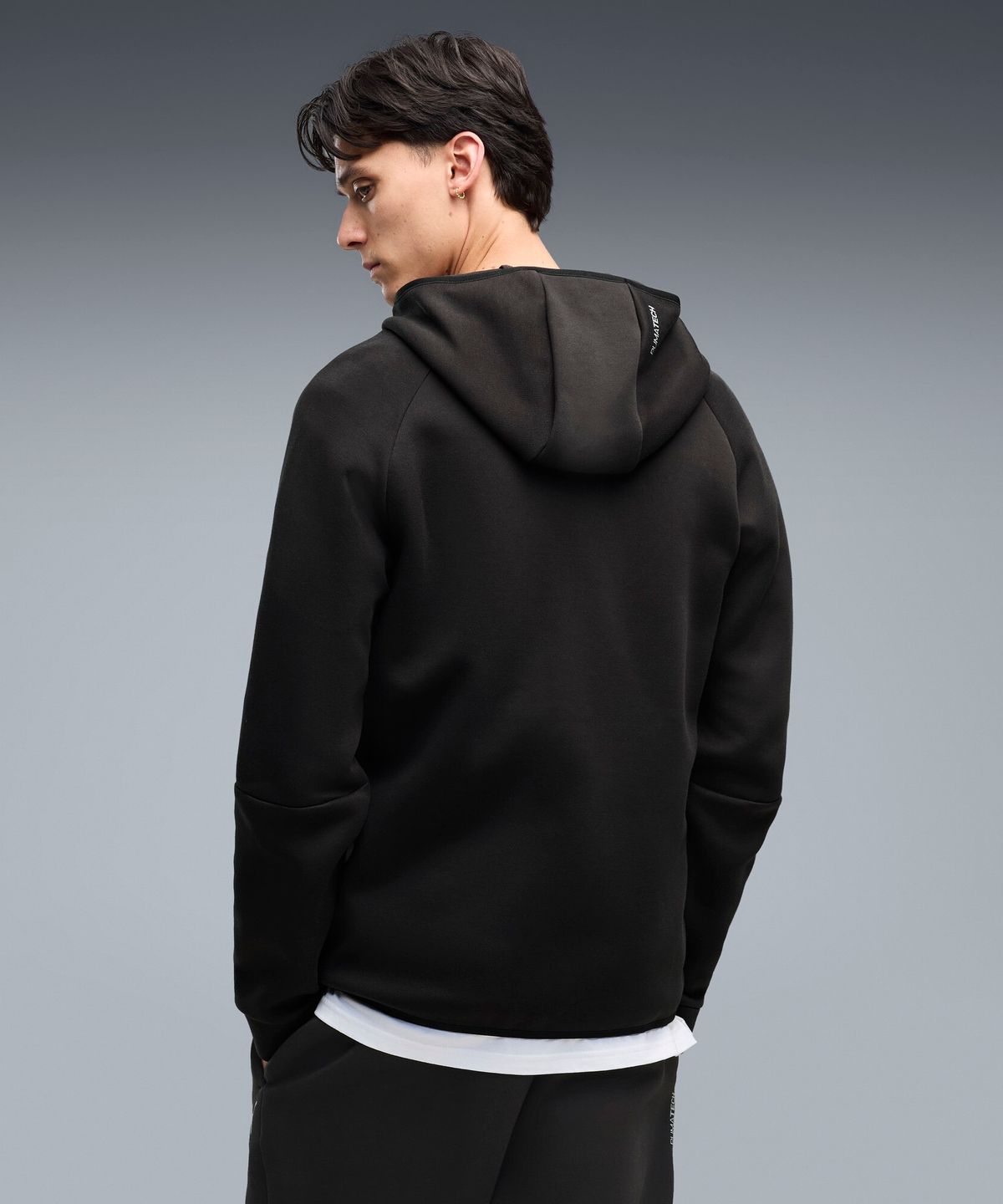 푸마(PUMA) 테크 슬림 풀집 후디 PUMATECH Slim Full-Zip Hoodie DK (69610101)