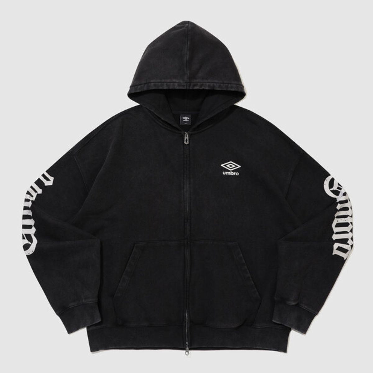 엄브로(UMBRO) DISTRICT11 빅레터링 후드 집업 블랙 UR321CFT99