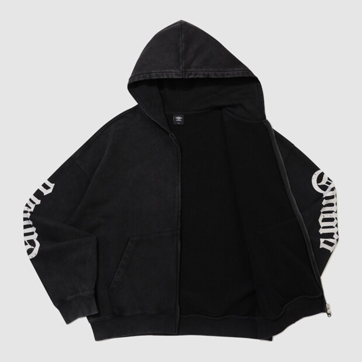 엄브로(UMBRO) DISTRICT11 빅레터링 후드 집업 블랙 UR321CFT99