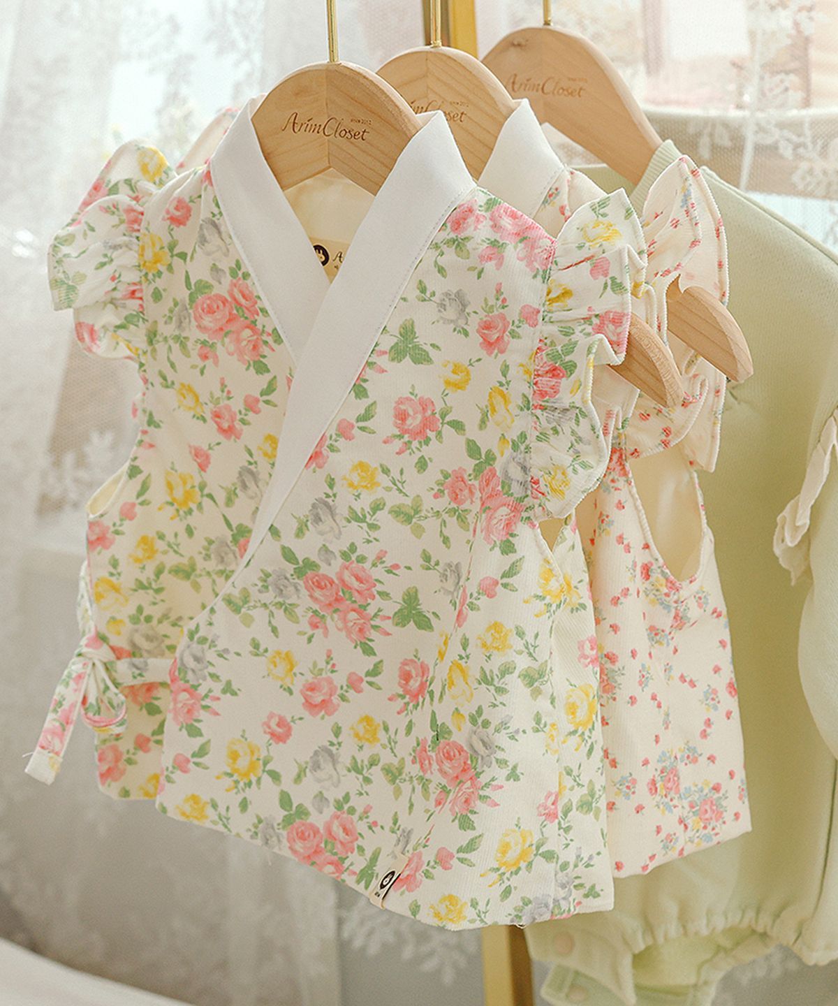 아림클로젯(ARIMCLOSET) 귀엽고 깜찍한 꽃길 따라 쪼꼬미가 왔또요 - 아기 생활한복 조끼