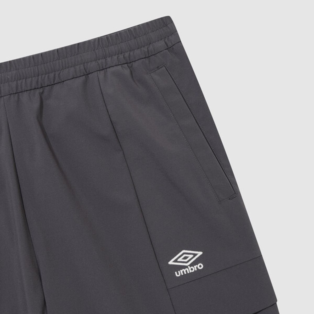 엄브로(UMBRO) 올라운드 나일론 스판 카고 조거 팬츠 챠콜 UR323SPT92