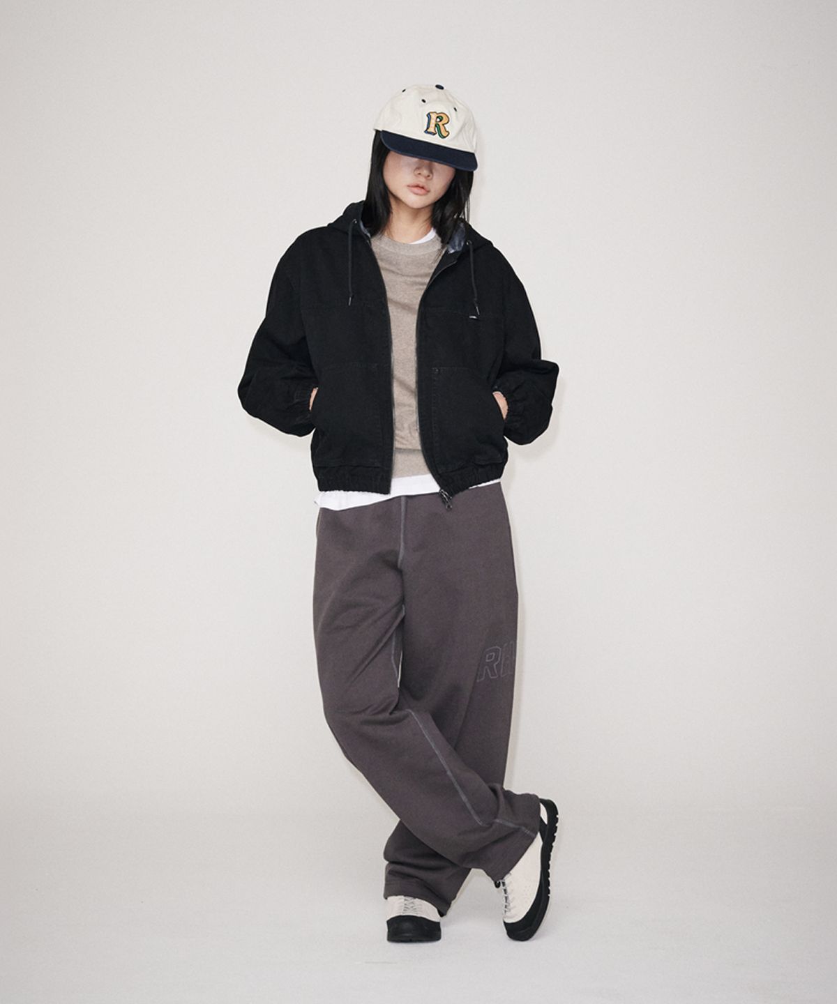 유니버스 가먼트(UNIVERSE GARMENT) 데일리 와이드 스웨트 팬츠_CHARCOAL