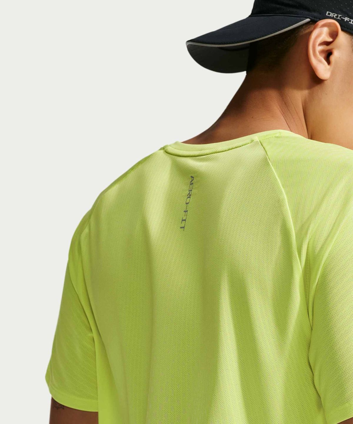 나이키(NIKE) 나이키 스트라이드 에어로 핏 반소매 러닝 탑 M - 라이트 레몬 트위스트:라이트 실버 / IH0746-736