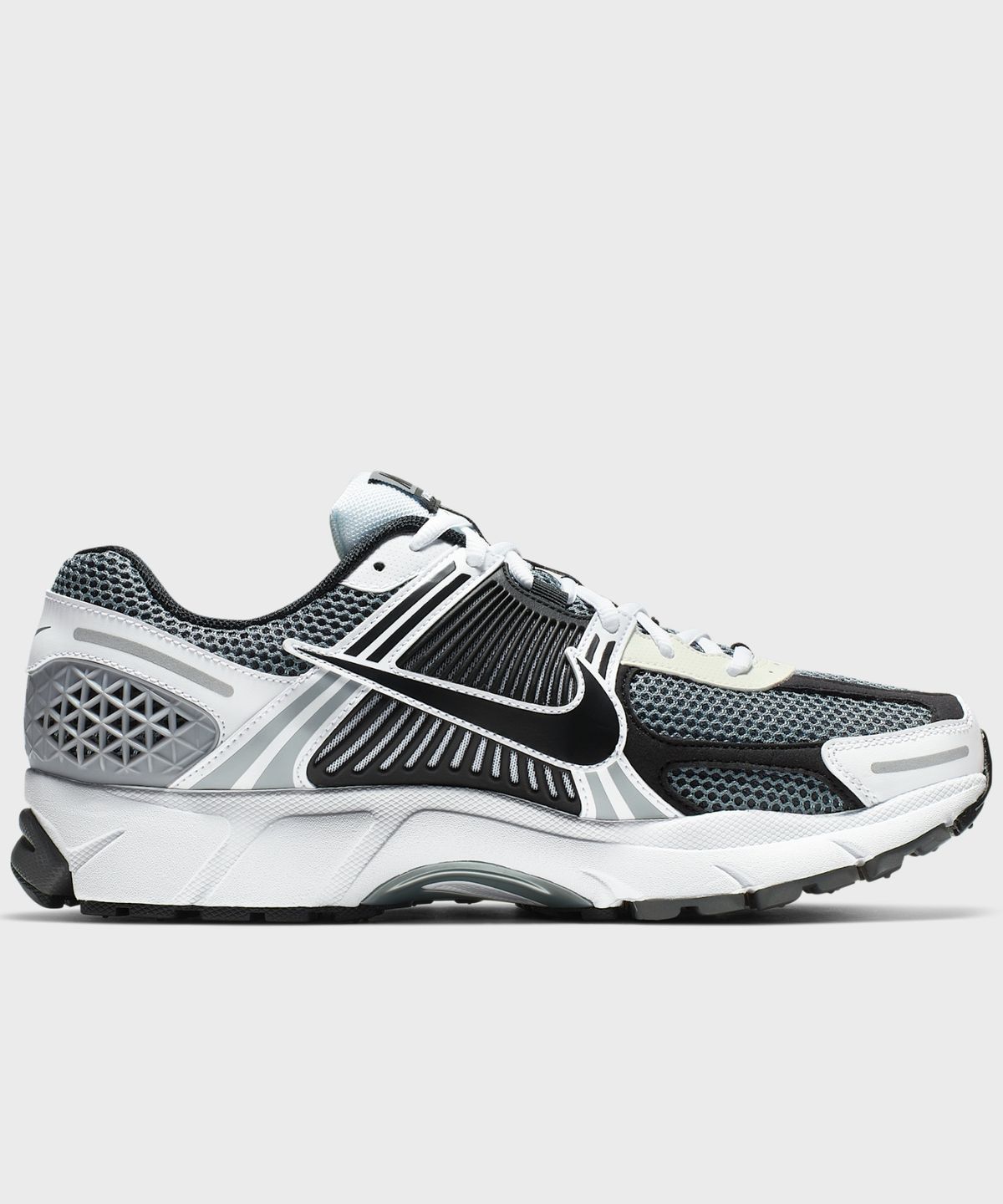 나이키(NIKE) 줌 보메로 5 SE SP M - 다크 그레이:화이트:세일:블랙 / CI1694-001