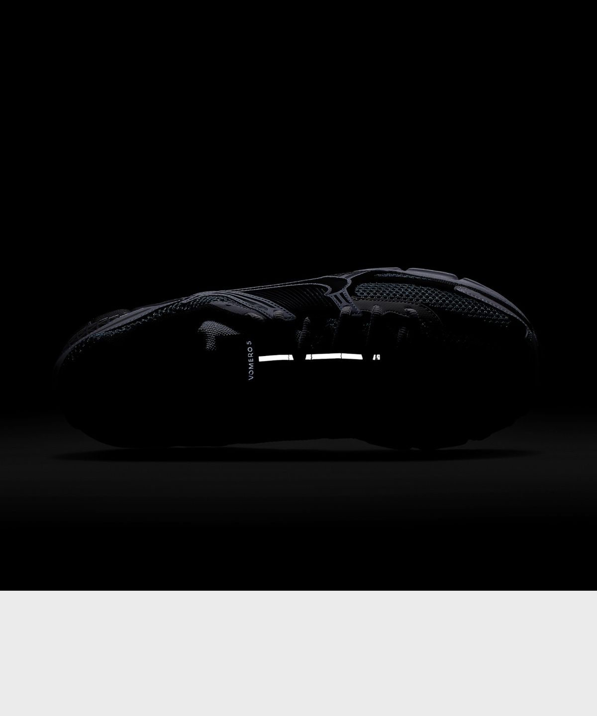 나이키(NIKE) 줌 보메로 5 SE SP M - 다크 그레이:화이트:세일:블랙 / CI1694-001
