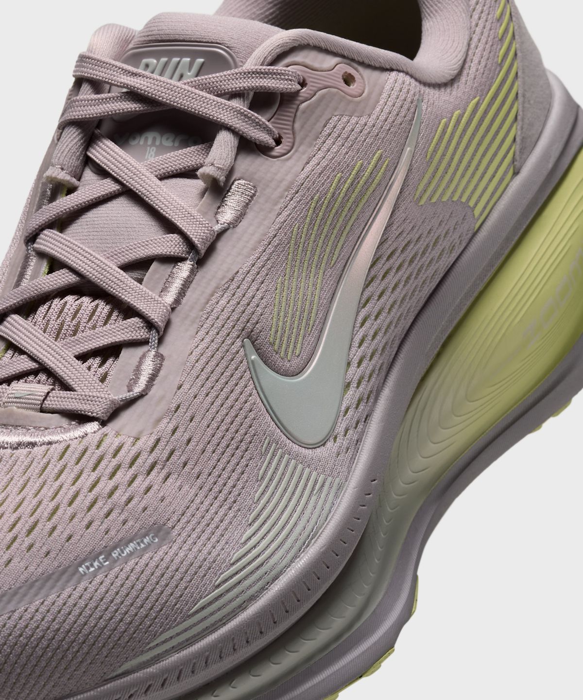 나이키(NIKE) 보메로 18 W - 파티클 로즈:실버 라일락:펜넬:세일 / HM6804-608