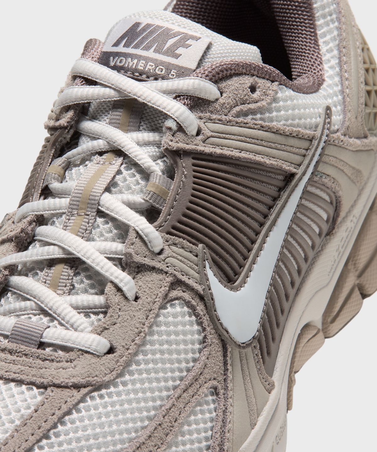 나이키(NIKE) 줌 보메로 5 W - 배스트 그레이:이니그마 스톤:케이브 스톤:포톤 더스트 / HQ0458-004