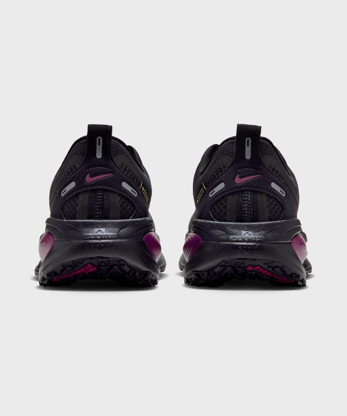 나이키(NIKE) 보메로 18 GORE-TEX W - 블랙:트루 베리:퍼플 펄스:메탈릭 실버 / HQ7002-005