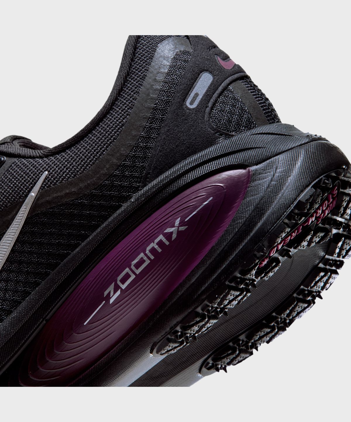 나이키(NIKE) 보메로 18 GORE-TEX W - 블랙:트루 베리:퍼플 펄스:메탈릭 실버 / HQ7002-005