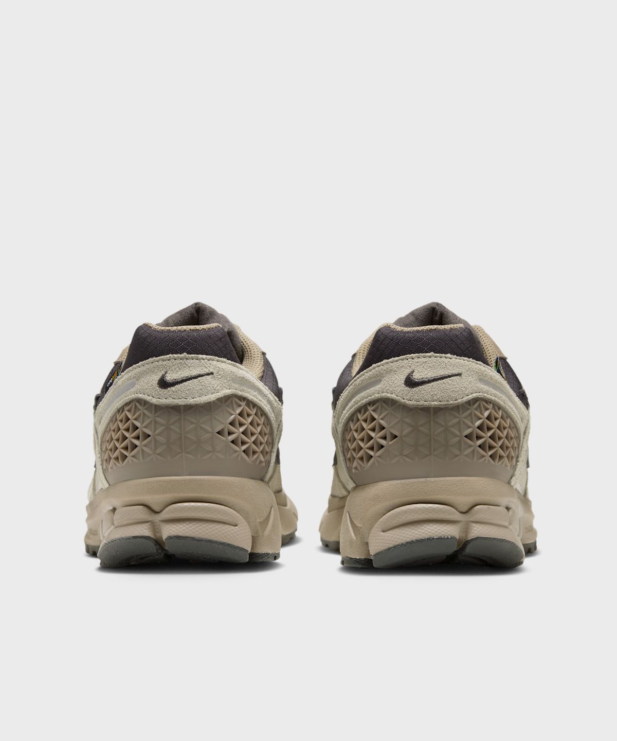 나이키(NIKE) 줌 보메로 5 CORDURA® M - 라이트 오어우드 브라운:플랫 징크:칼리지 그레이:미디엄 애쉬 / IQ0380-100