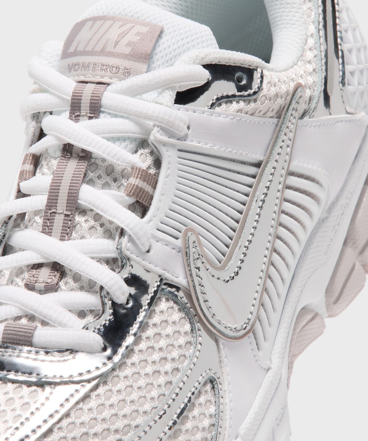 나이키(NIKE) 줌 보메로 5 W - 화이트:라이트 본:이니그마 스톤:메탈릭 실버 / IV4311-102