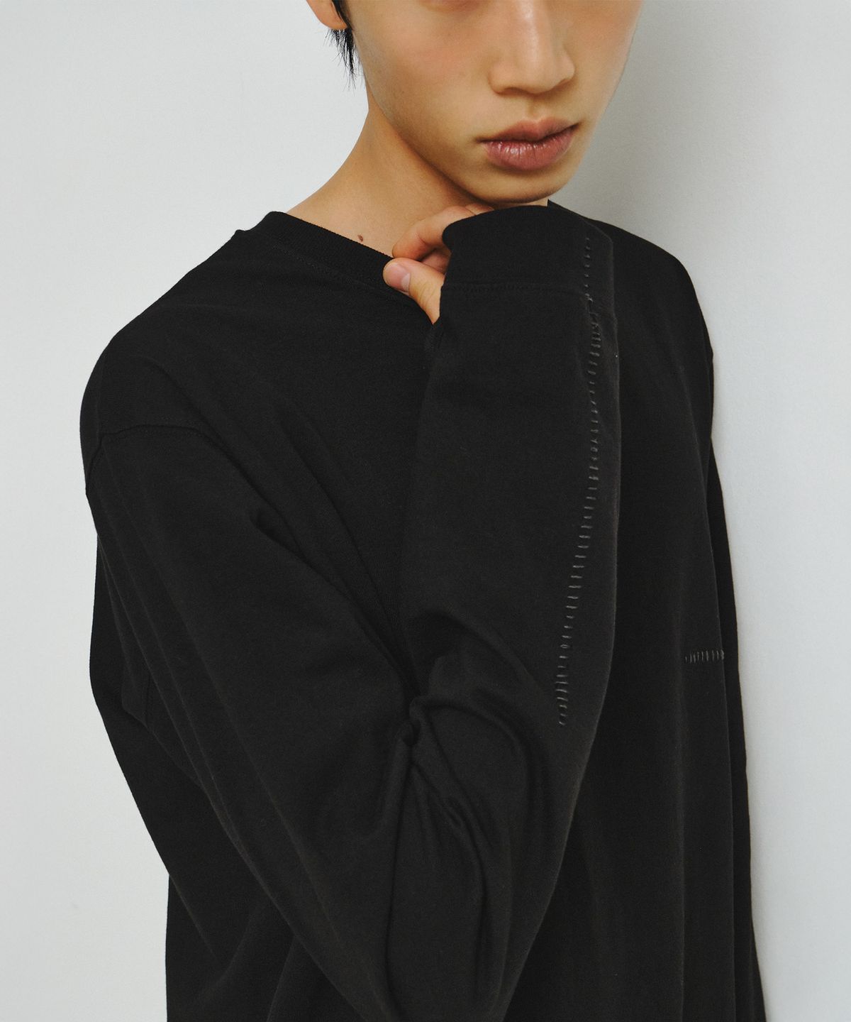 엔도어(ENDOOR) Finger Hole Stitch Long Sleeve (Black)