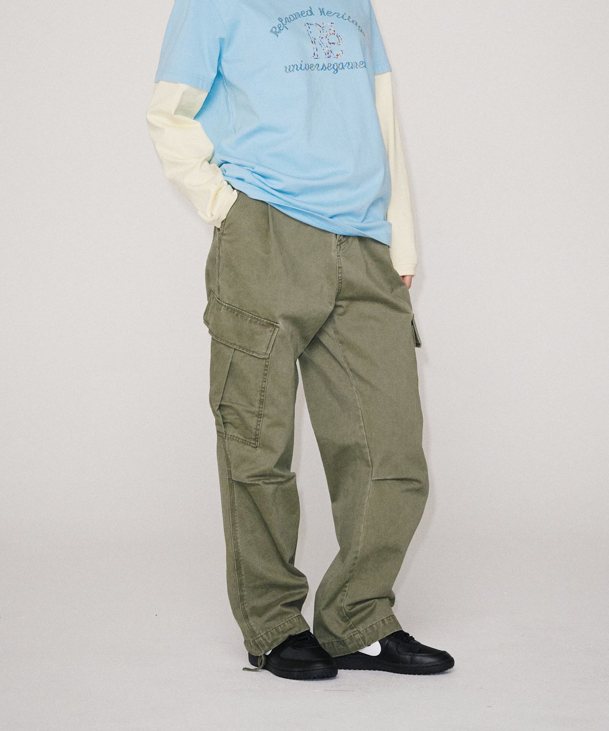 유니버스 가먼트(UNIVERSE GARMENT) 워시드 와이드 카고 팬츠_KHAKI
