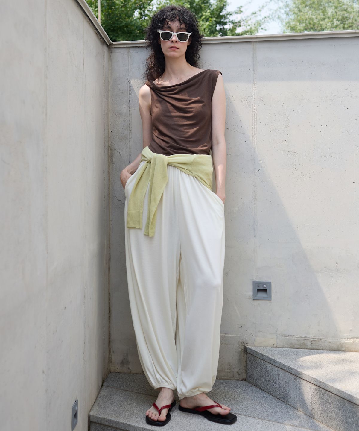 누베르(NUVERE) Jersey Draped Top Brown