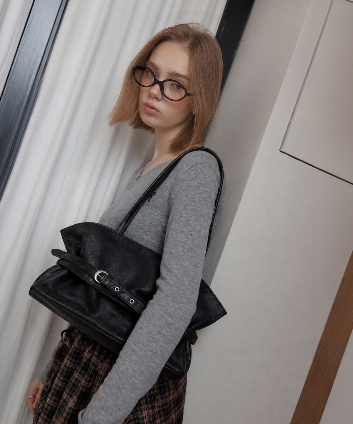 레터리(LETERIE) MELLOW REVERSIBLE BELT TOTE BAG_MATTE BLACK
