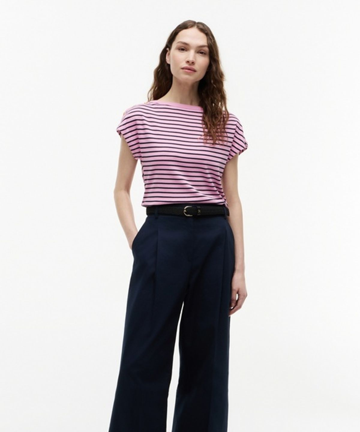 타미힐피거(TOMMY HILFIGER) 골드 버튼 보트넥 티셔츠 (T22G6TTO031WT10EC)