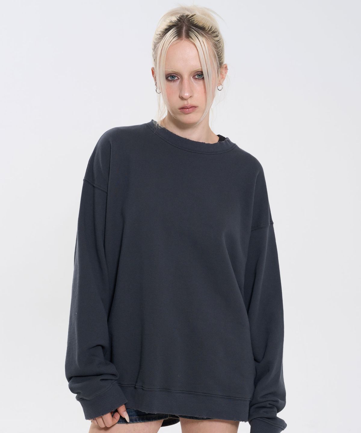 필프(PEALP) DISTRESSED WASHED SWEATSHIRT 66 (CHARCOAL)