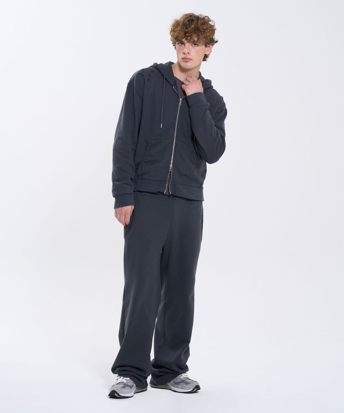 필프(PEALP) DISTRESSED WASHED SWEATPANTS 70 (CHARCOAL)