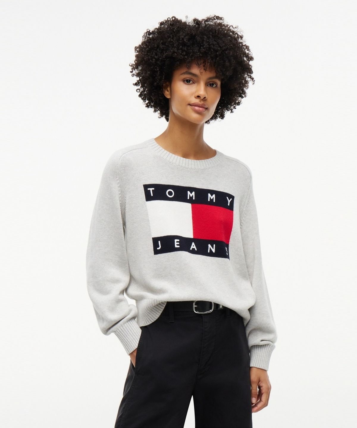 타미진스(TOMMY JEANS) 크루넥 플래그 스웨터 (T32G7KTO20TWT1P08)