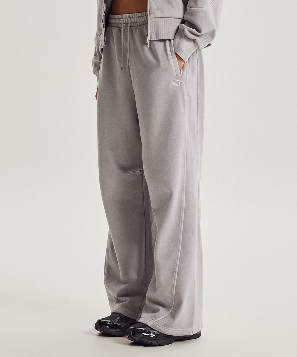 뉴발란스(NEW BALANCE) NBMLG4W972 / WOMEN 에센셜 다잉 오버 와이드팬츠 (D/PURPLE)