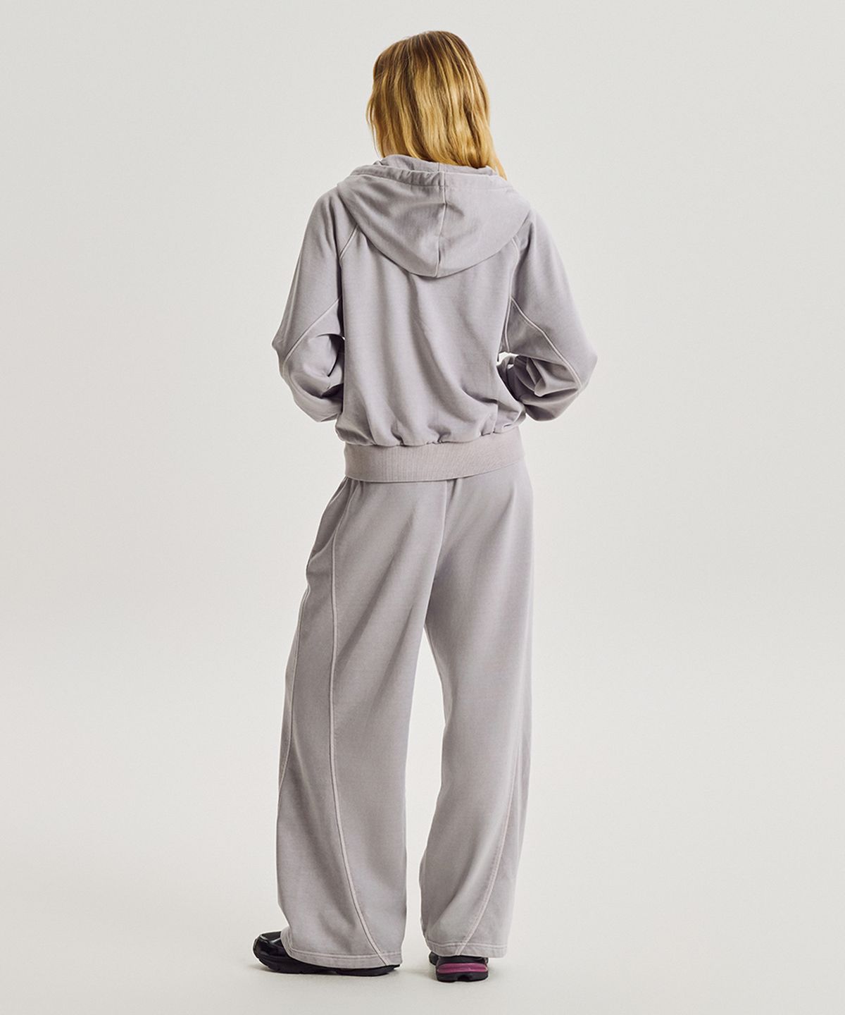 뉴발란스(NEW BALANCE) NBMLG4W972 / WOMEN 에센셜 다잉 오버 와이드팬츠 (D/PURPLE)