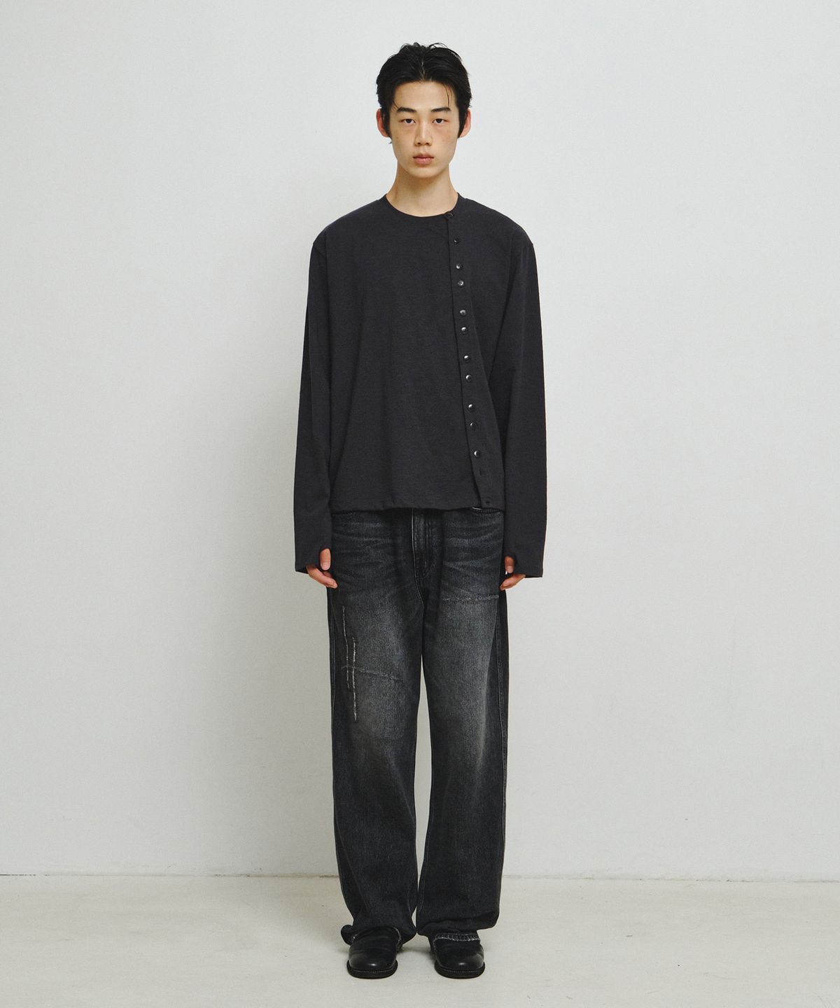 엔도어(ENDOOR) Offset Placket Long Sleeve (Dark Gray)