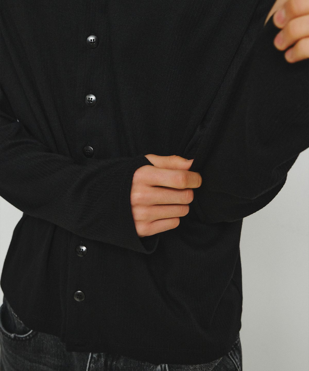 엔도어(ENDOOR) Cadence Finger Hole Cardigan (Black)