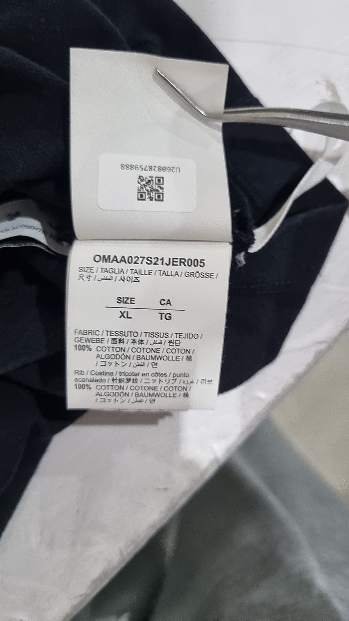 오프화이트(OFF-WHITE) 남성 스프레이 마커 애로우 로고 티셔츠 - 블랙 / OMAA027S21JER0051001 XL