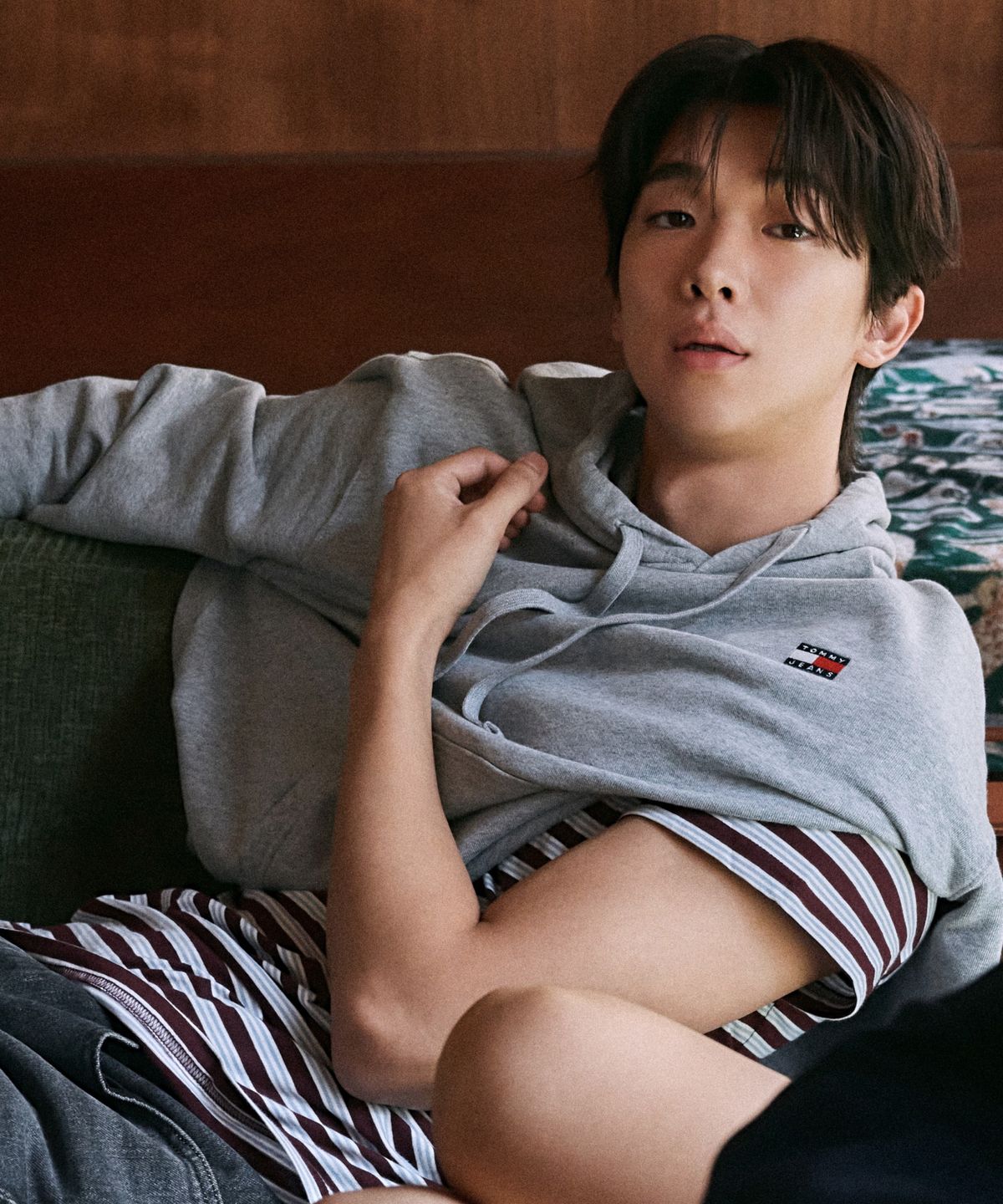 타미진스(TOMMY JEANS) 레귤러 핏 스트라이프 하프 티셔츠 (T32G7TTO43TMT1V11)