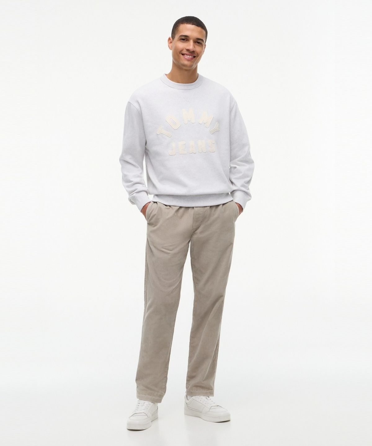 타미진스(TOMMY JEANS) 릴렉스 핏 뉴 클래식 크루넥 티셔츠 (T32G7TTO45TMT1P08)