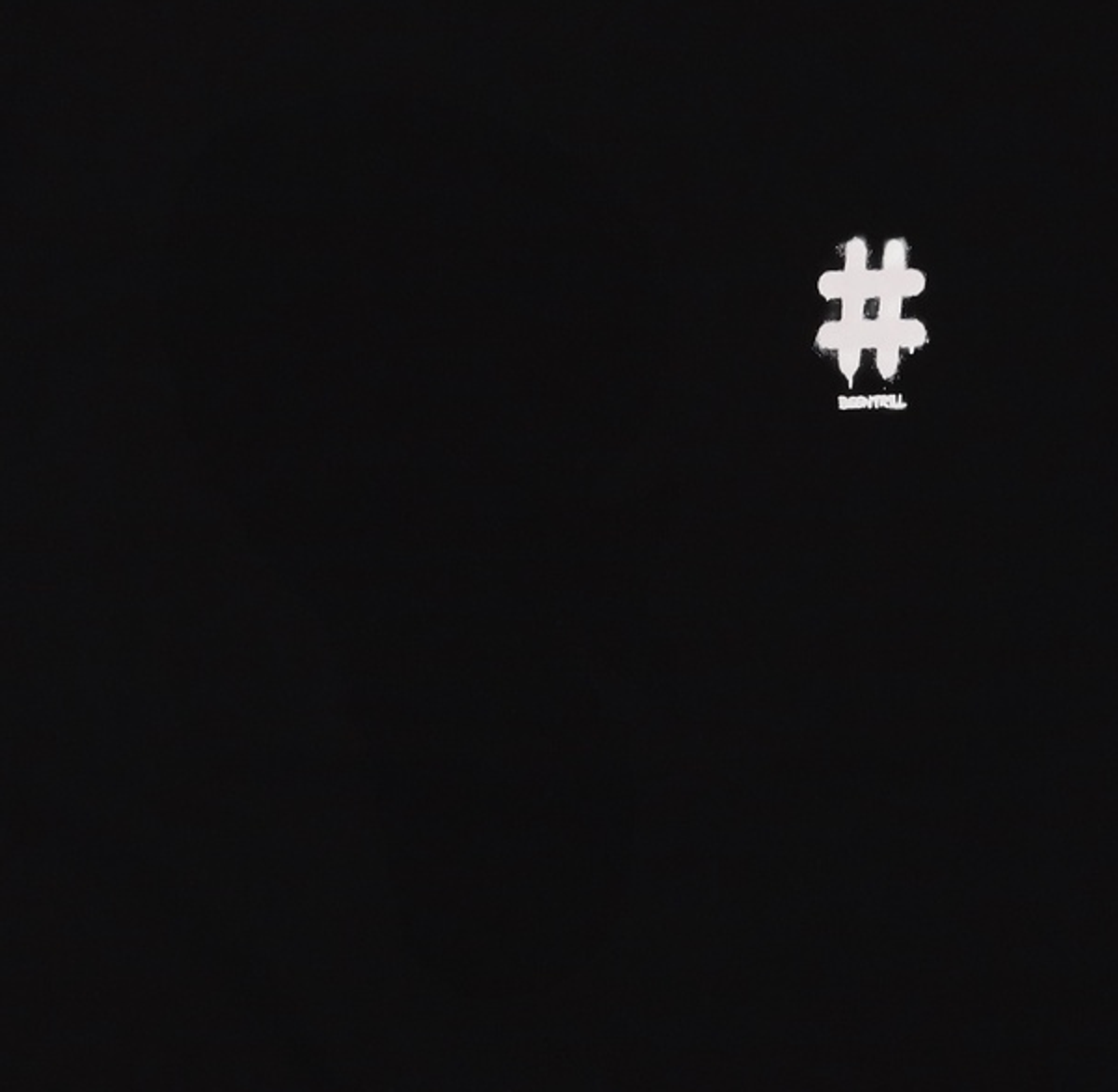 빈트릴(BEENTRILL) 스프레이 로고 티셔츠(블랙) L