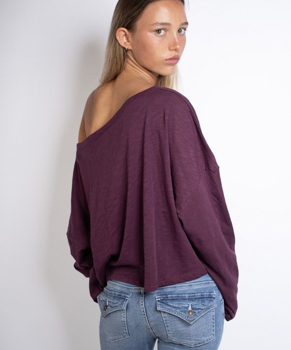 섭듀드(SUBDUED) Boat-neck T-shirt (PLUM)