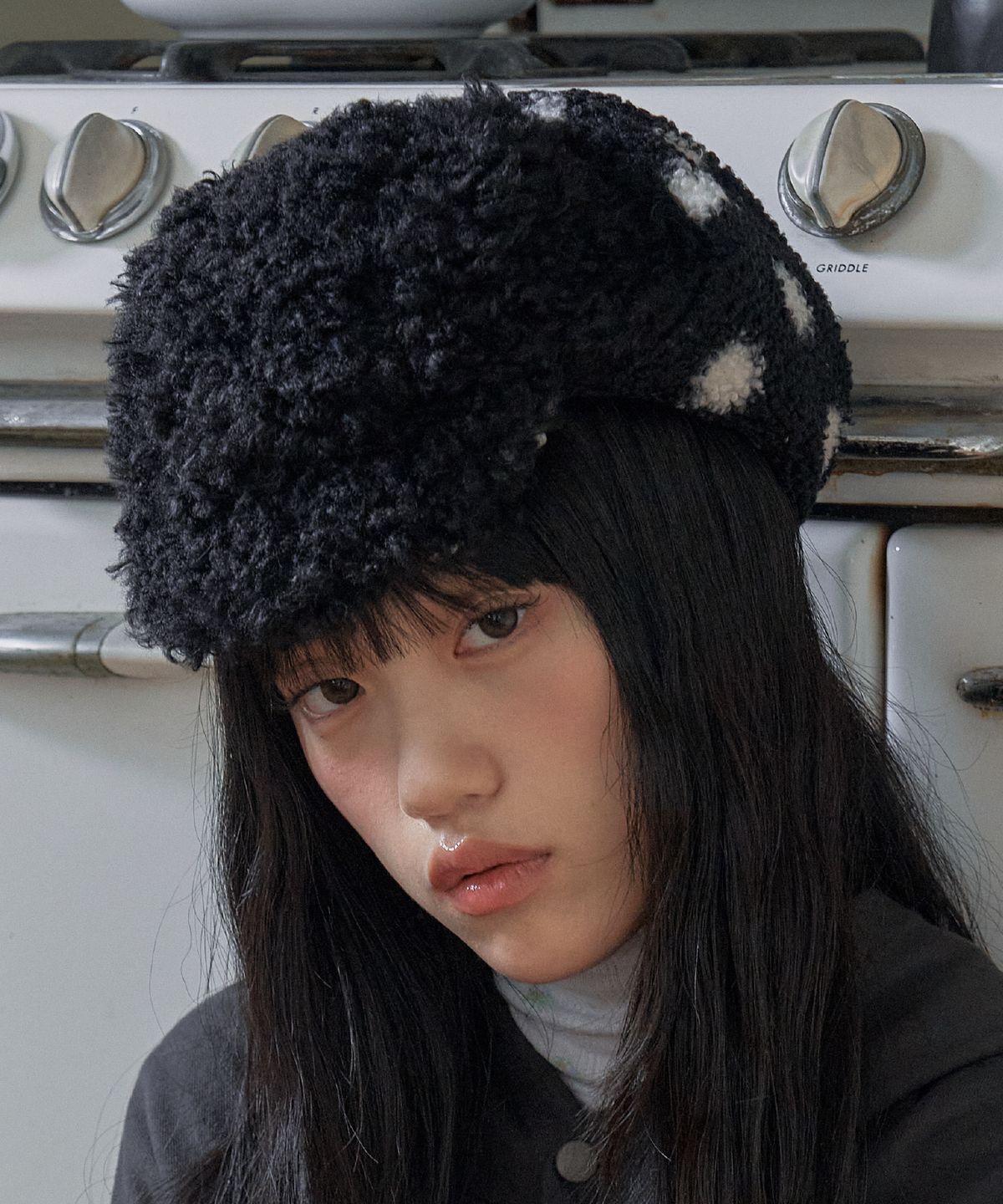 포에지담(POESIEDAME) WOOLY EARFLAP HAT IN DOT BLACK