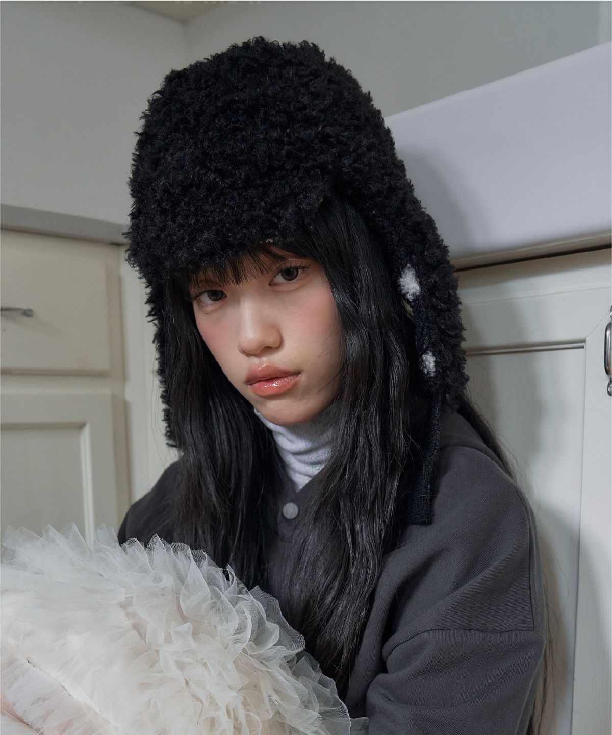 포에지담(POESIEDAME) WOOLY EARFLAP HAT IN DOT BLACK