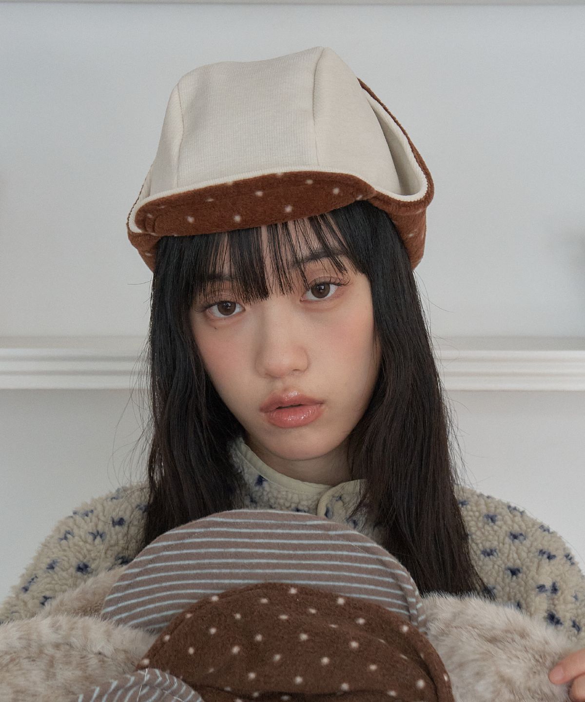 포에지담(POESIEDAME) CORDUROY EARFLAP HAT IN DOT CREAM