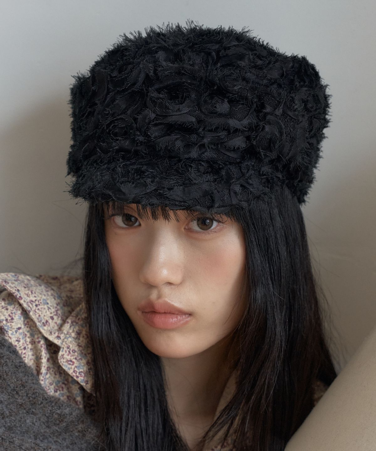 포에지담(POESIEDAME) RUBAN NOUVELLE MARGOT HAT IN PEONY BLACK