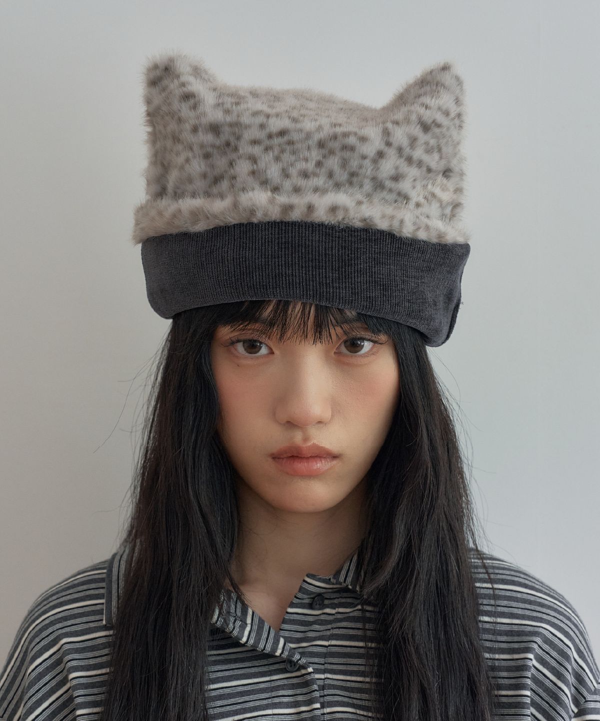 포에지담(POESIEDAME) TABBY FUR CAT BEANIE IN BLACK
