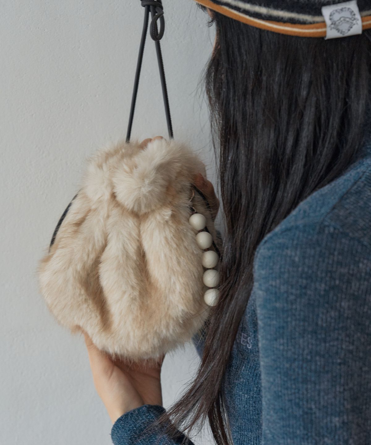 포에지담(POESIEDAME) FUR BUD BAG IN BAKED CREAM