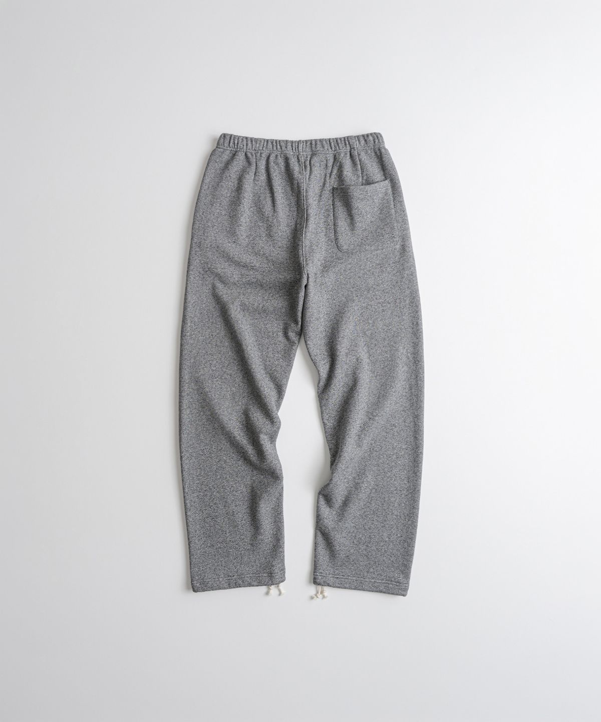 비헤비어(BEHEAVYER) CLASSIC SEAMLESS SWEAT PANTS salt&pepper