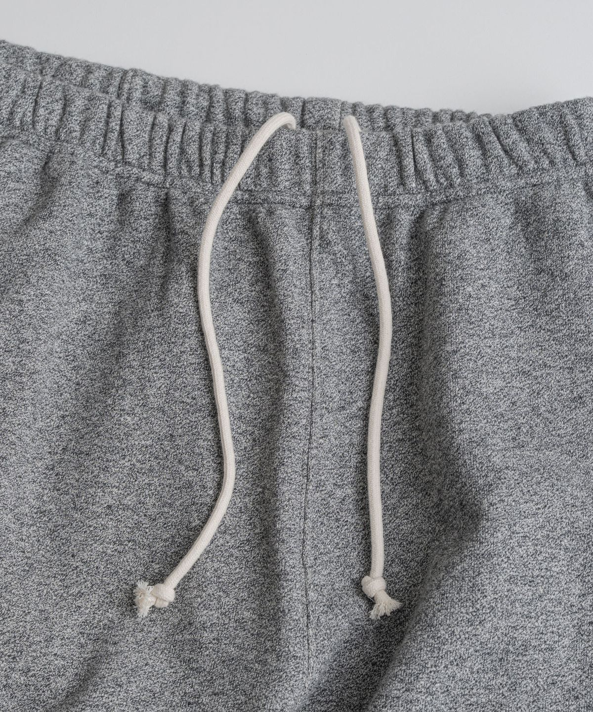 비헤비어(BEHEAVYER) CLASSIC SEAMLESS SWEAT PANTS salt&pepper