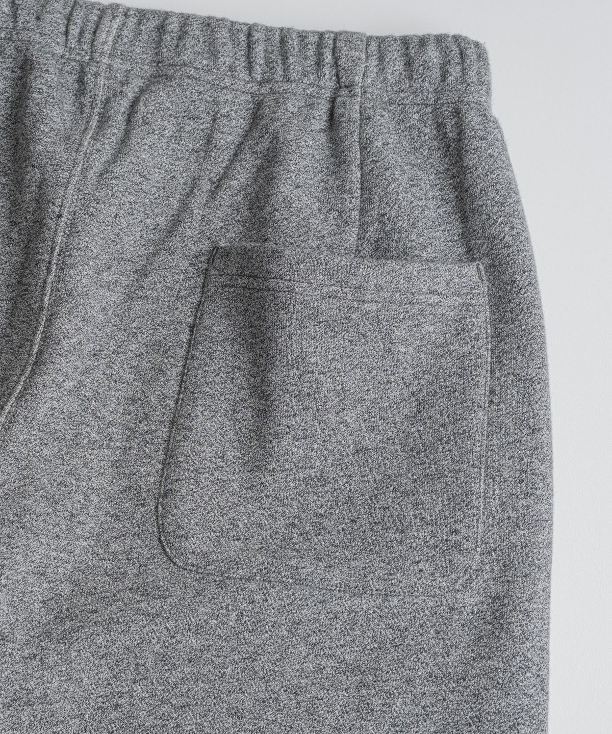 비헤비어(BEHEAVYER) CLASSIC SEAMLESS SWEAT PANTS salt&pepper