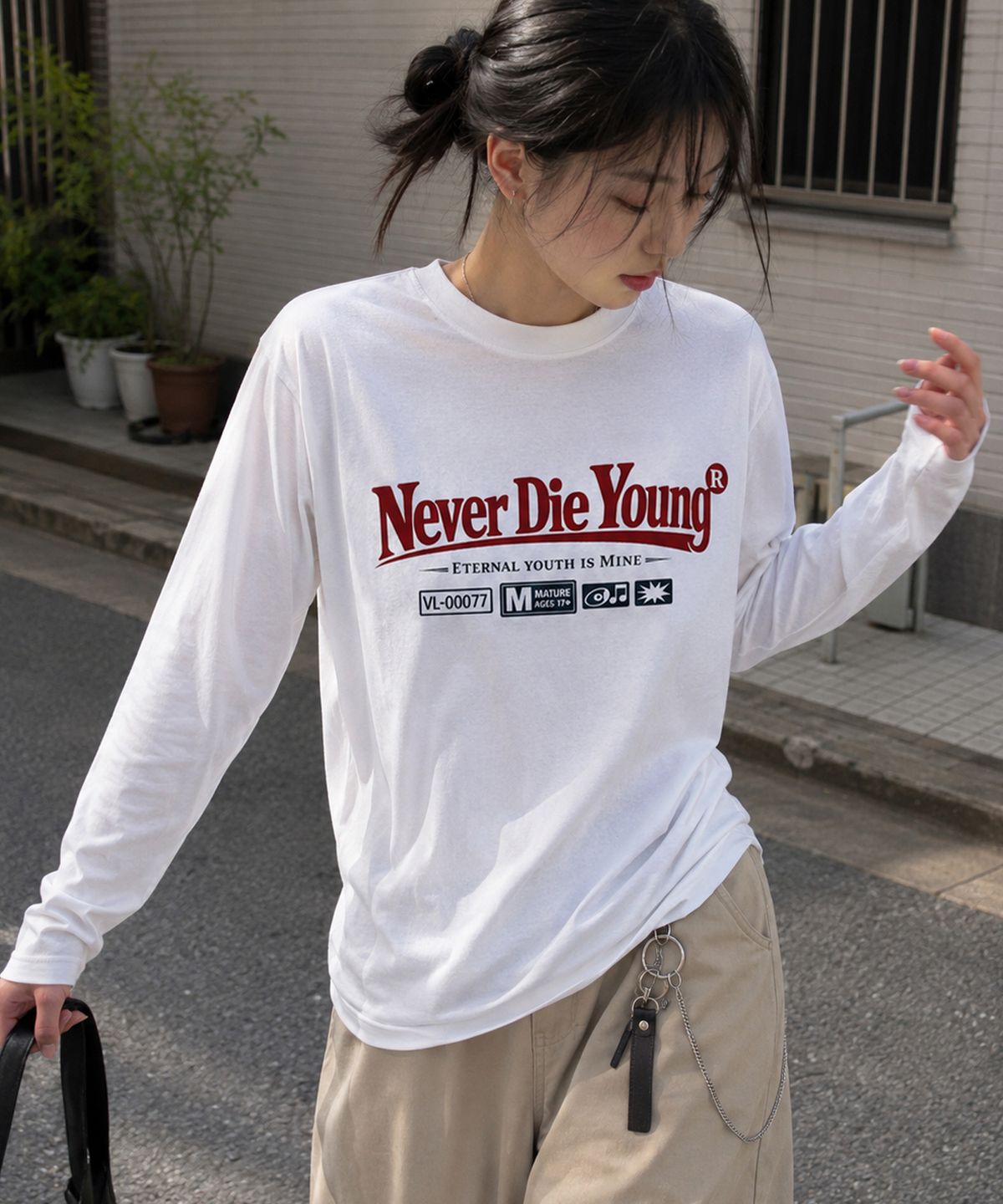 그레이버 오디너리(GRAVER ORDINARY) [ODNR UNISEX]Naver Die Young 롱슬리브 긴팔티셔츠-White