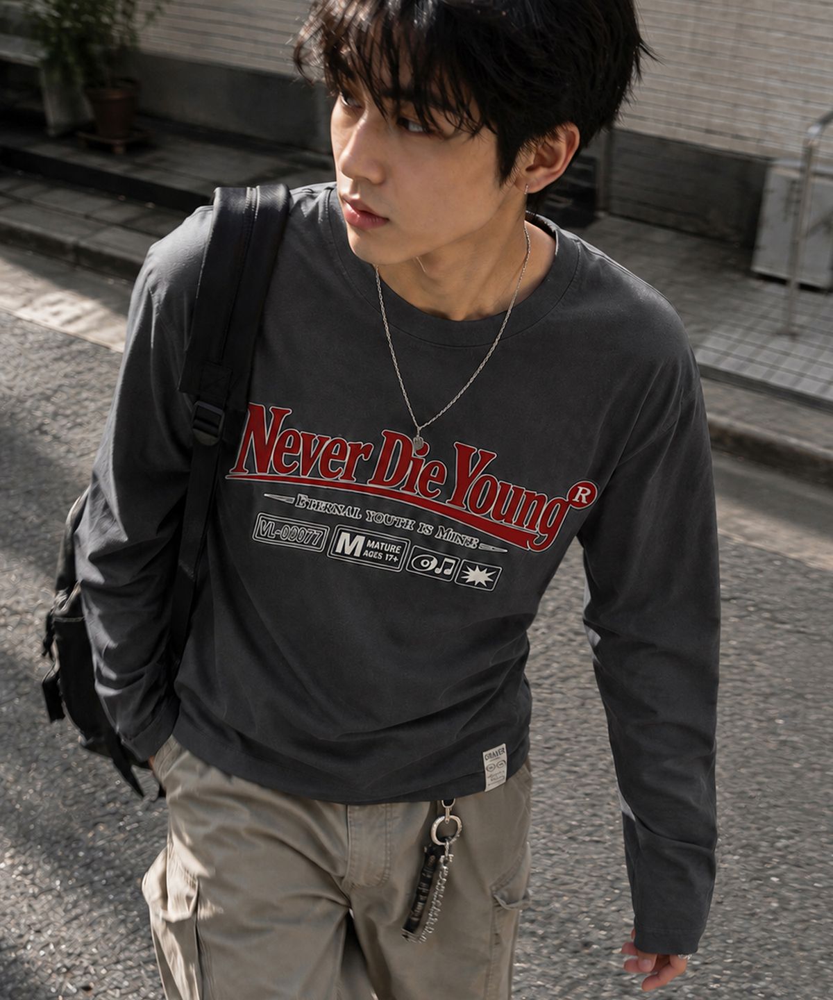 그레이버 오디너리(GRAVER ORDINARY) [ODNR UNISEX]Naver Die Young 롱슬리브 긴팔티셔츠_Charcoal