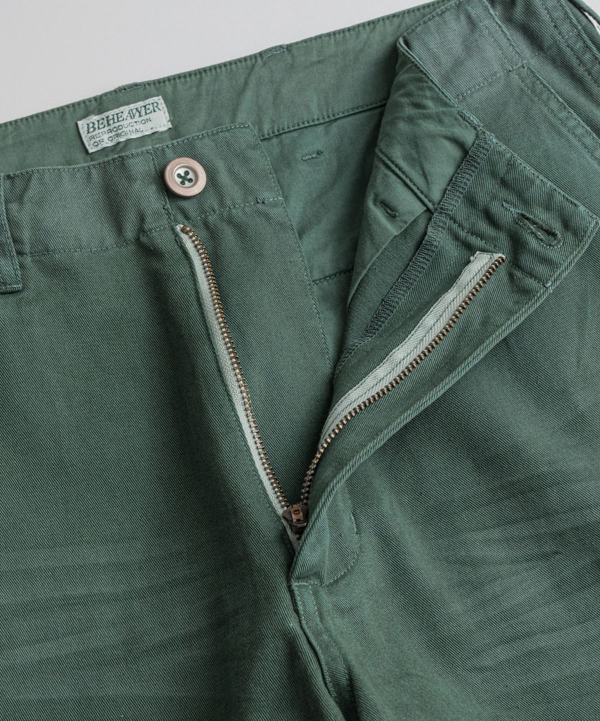 비헤비어(BEHEAVYER) USED 1942 CHINO TROUSERS b.green