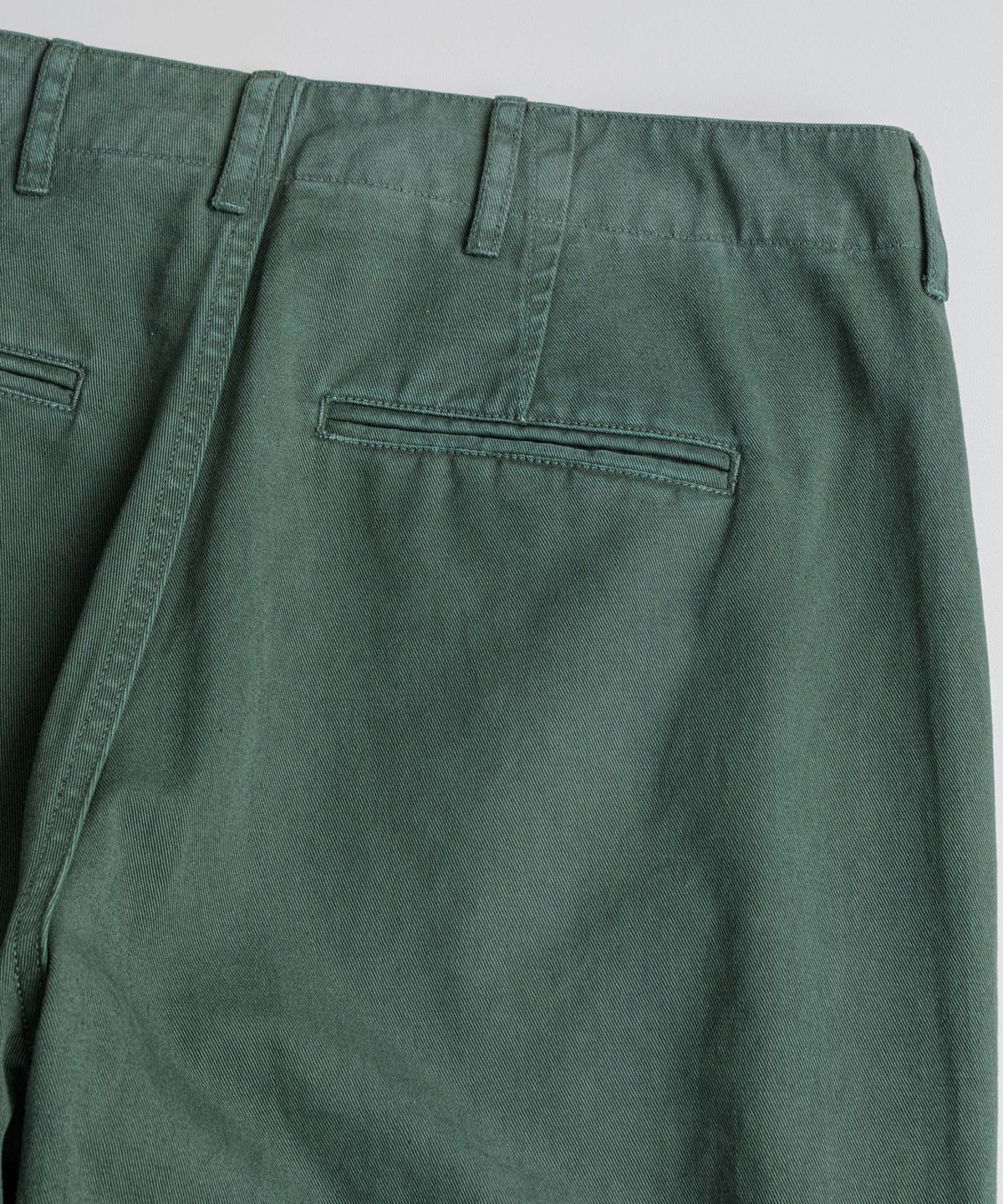 비헤비어(BEHEAVYER) USED 1942 CHINO TROUSERS b.green
