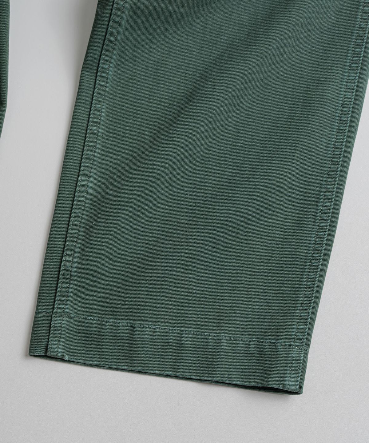 비헤비어(BEHEAVYER) USED 1942 CHINO TROUSERS b.green