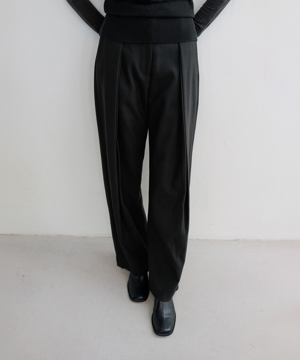로우타이드(LOW TIDE) RELAXED DOUBLE TUCK WIDE PANTS [BLACK]
