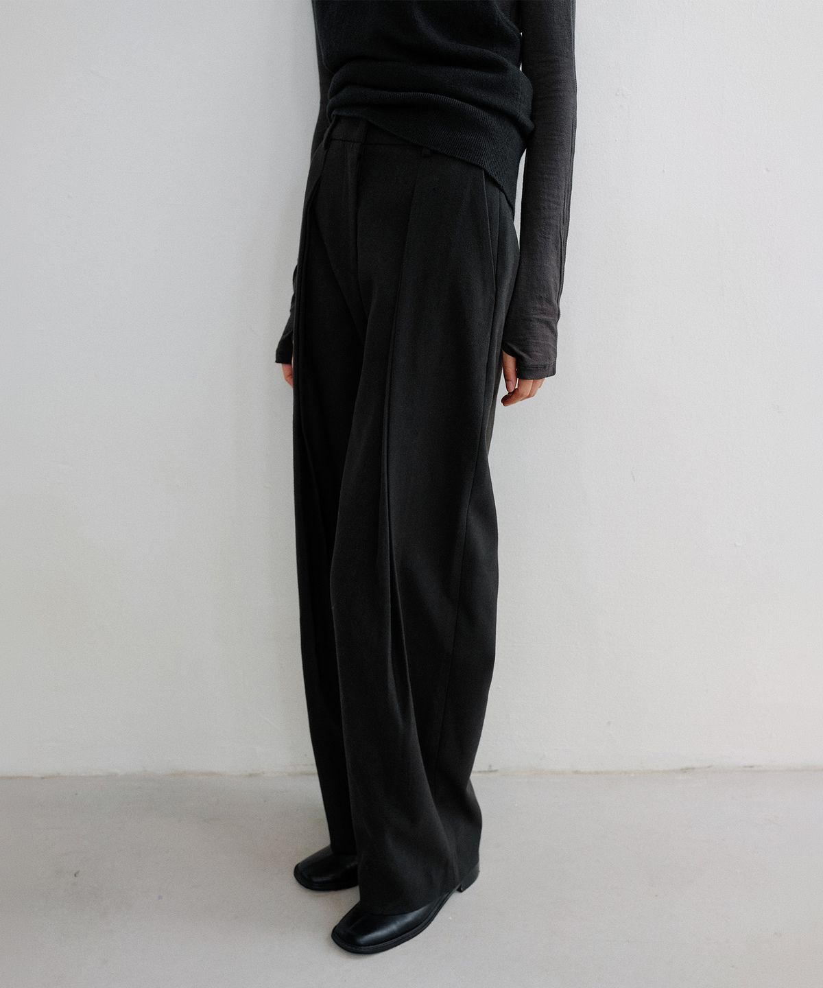 로우타이드(LOW TIDE) RELAXED DOUBLE TUCK WIDE PANTS [BLACK]