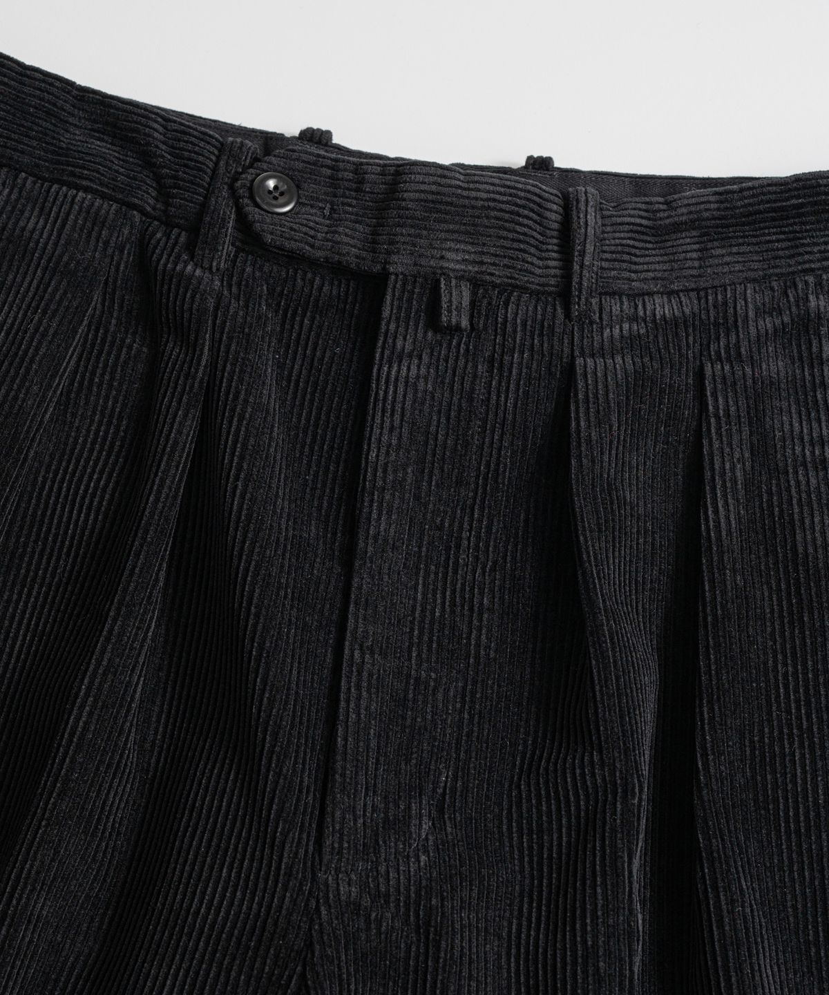 비헤비어(BEHEAVYER) WASHED CORDUROY OFFICER TROUSERS black